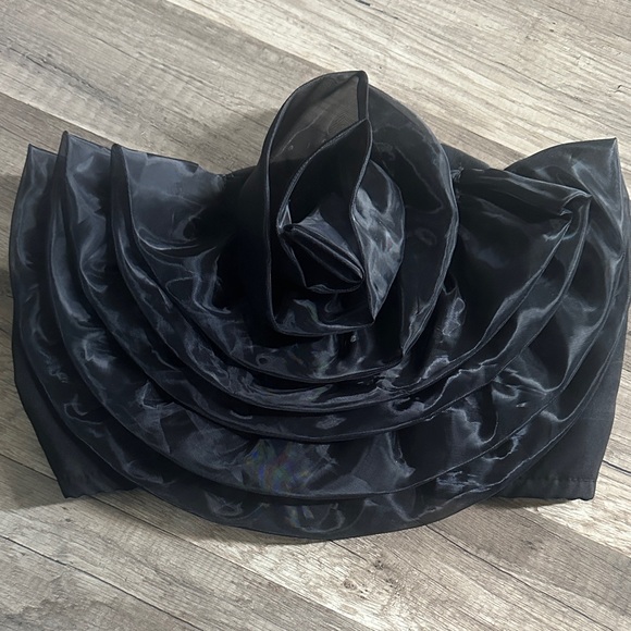 SHEIN Elegant Black Ruffled Crop Top - Picture 2 of 5